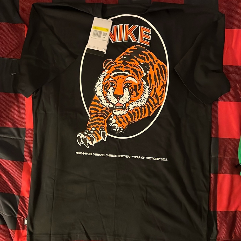 NEW NIKE 2022 Year of the Tiger" T-SHIRT